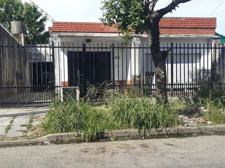 Casa en venta en Calchaquí, 101, Villa Luzuriaga