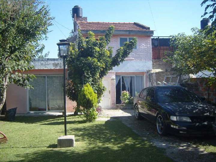 Casa en venta en Teniente Origone, 600, Villa Santos Tesei