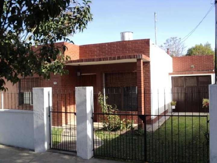Casa en venta en Algarrobos, 52, Villa Gobernador Udaondo