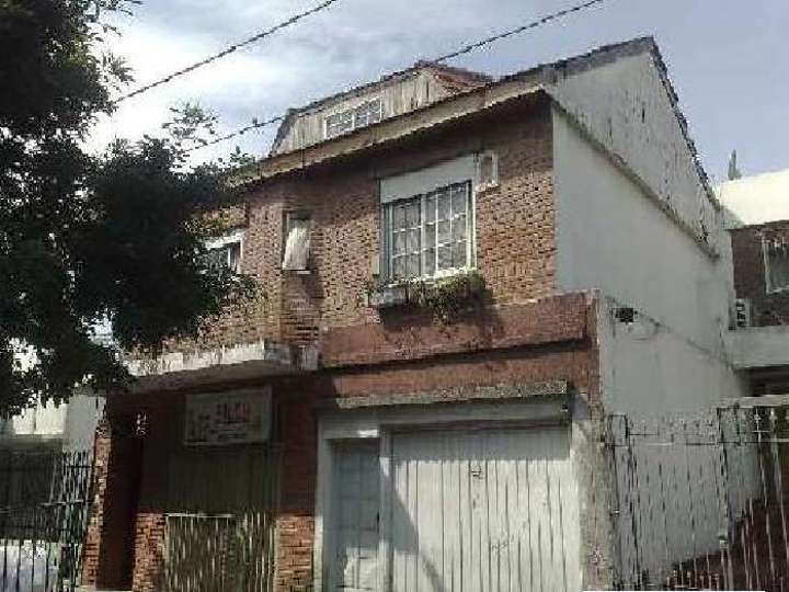 Edificio en venta en Avenida Presidente Juan Domingo Perón, 146, Villa Luzuriaga
