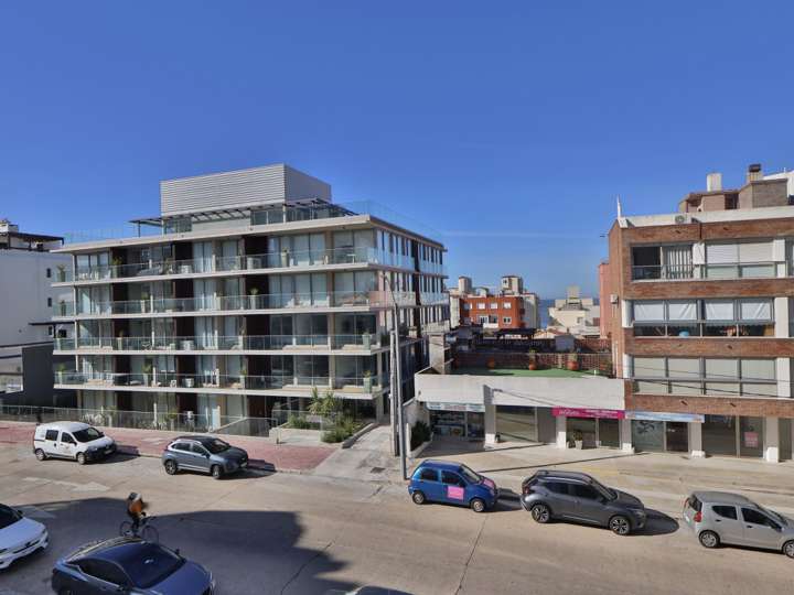 Apartamento en venta en El Mesana (Calle 24), Punta Del Este
