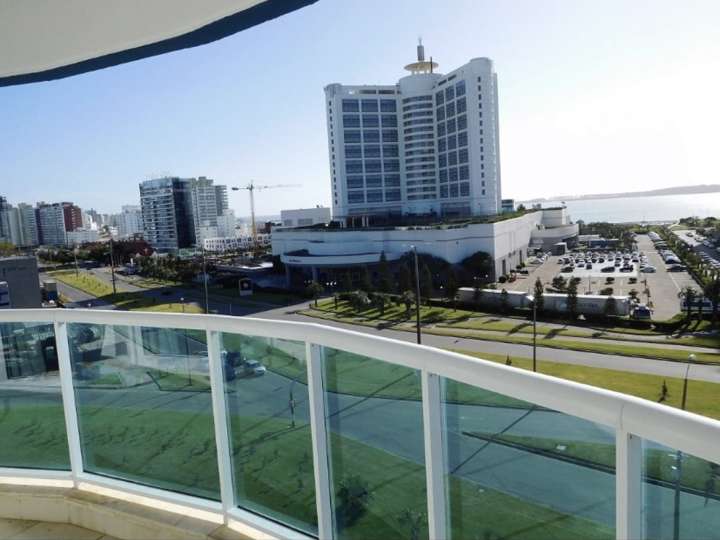 Apartamento en venta en Avenida Francisco Salazar, Maldonado