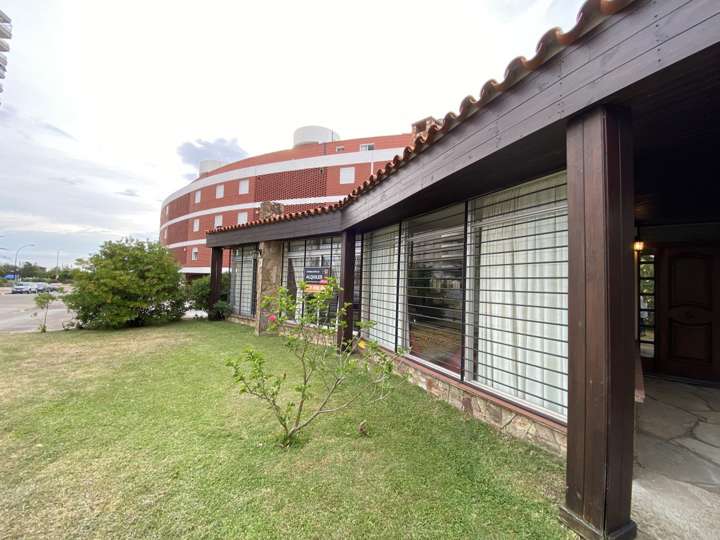 Casa en alquiler en Apeninos, Punta Del Este