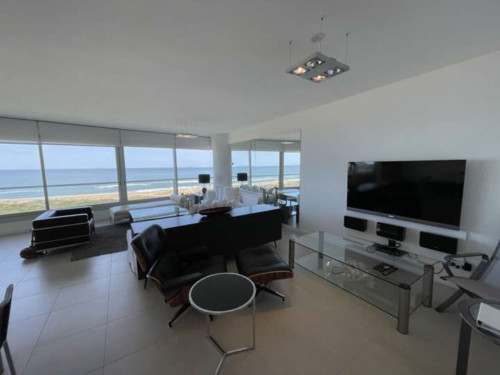 Apartamento en venta en Rambla Lorenzo Batlle Pacheco, Punta Del Este