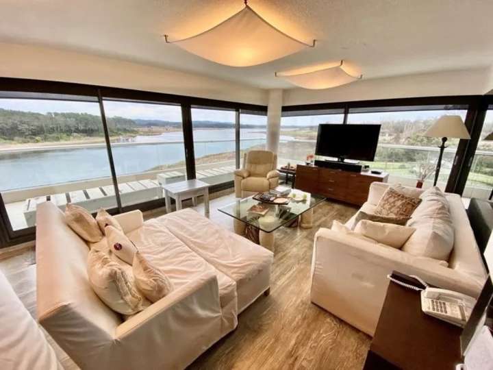 Apartamento en venta en Pinares, Maldonado