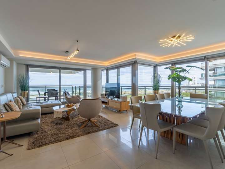 Apartamento en venta en Bulevar General José Gervasio Artigas, Punta Del Este