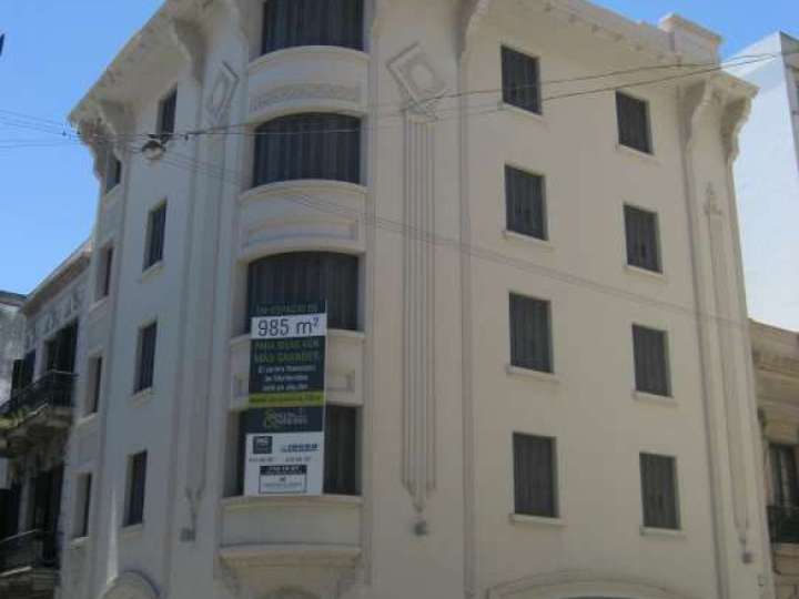 Comercial / Tienda en venta en Rincón, Montevideo