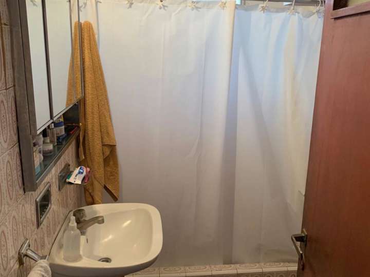 Casa en venta en Santiago Albarracín, 202, Buenos Aires