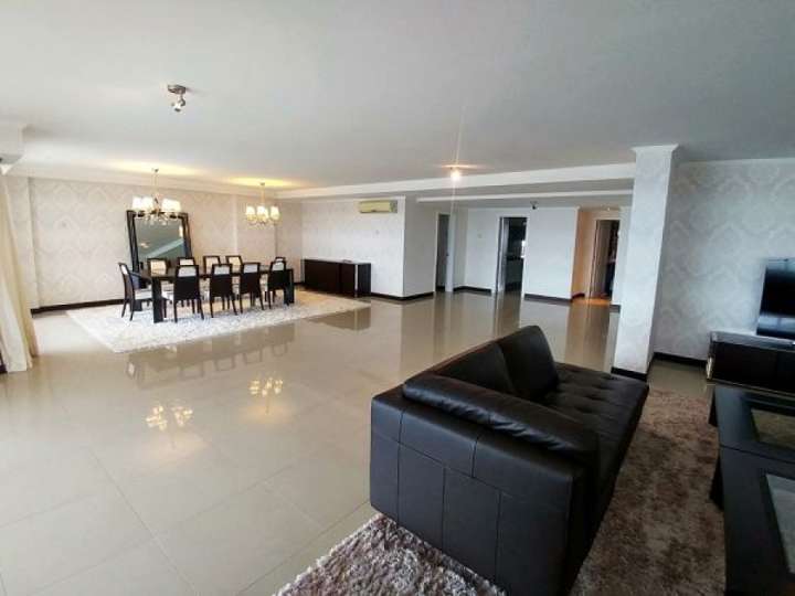 Apartamento en venta en Rambla Lorenzo Batlle Pacheco, Punta Del Este