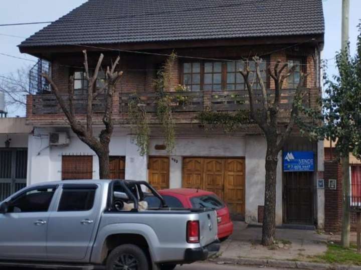 Casa en venta en Avenida Julián M. Castro, Parque San Martín