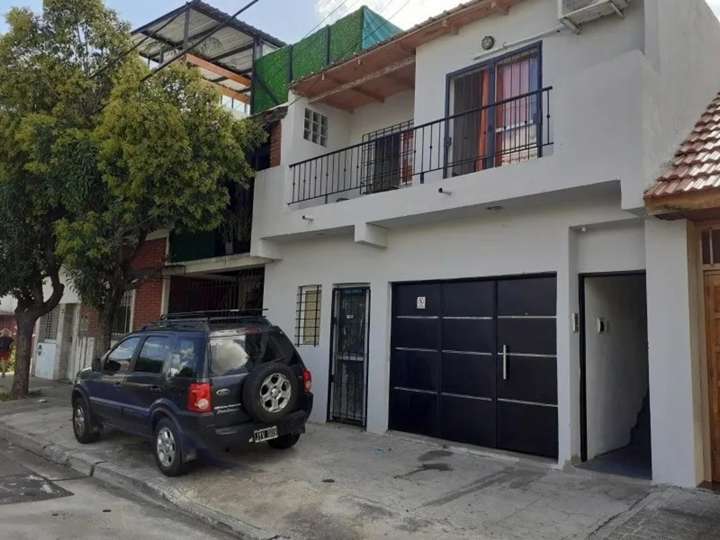 Casa en venta en Calle 400, Buenos Aires