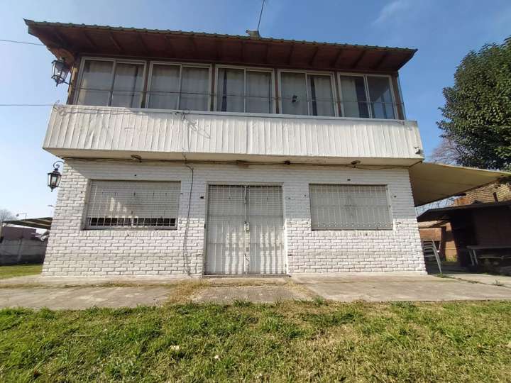 Casa adosada en venta en Centenera, 755, Villa Luzuriaga