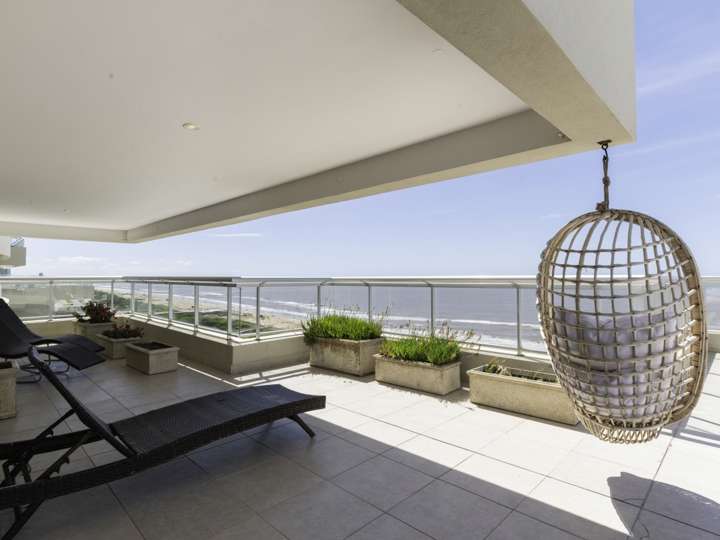 Apartamento en venta en Rambla Lorenzo Batlle Pacheco, Punta Del Este