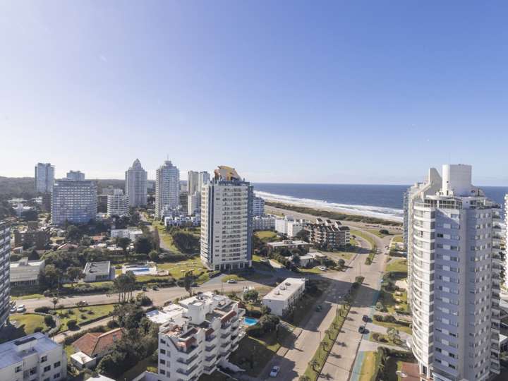 Apartamento en venta en Avenida Chiverta, Punta Del Este