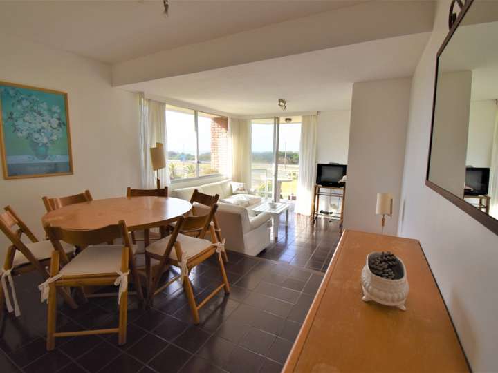 Apartamento en venta en Rambla Lorenzo Batlle Pacheco, Punta Del Este