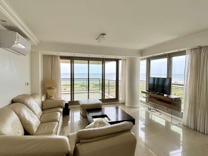 Apartamento en venta en Rambla General Artigas, Maldonado