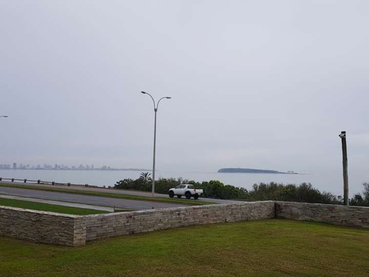 Apartamento en venta en Rambla Doctor Claudio Williman, Maldonado