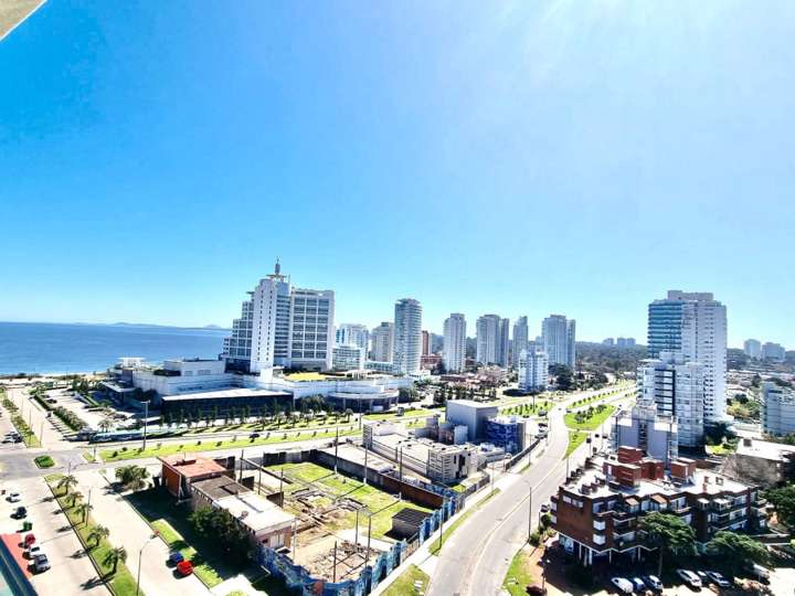 Apartamento en venta en Avenida Chiverta, Punta Del Este