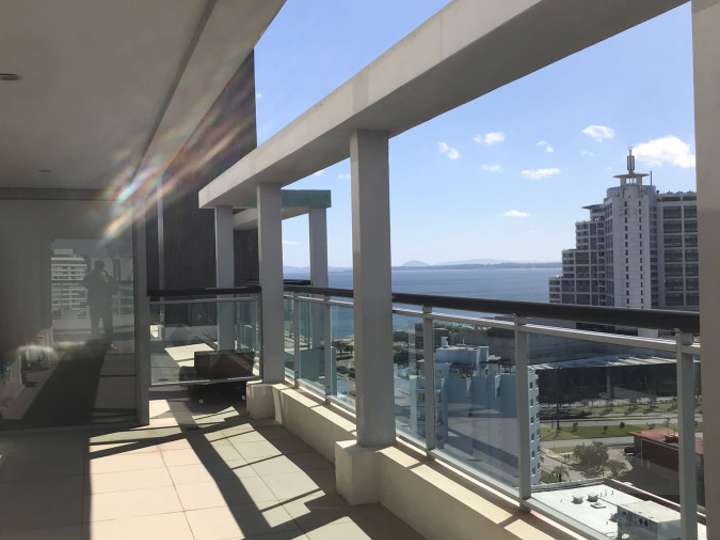 Apartamento en venta en Avenida Francisco Salazar, Punta Del Este