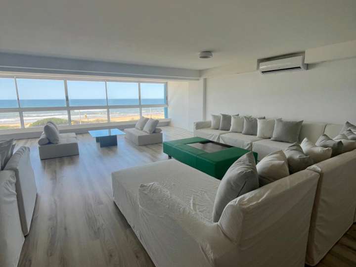 Apartamento en venta en Rambla Lorenzo Batlle Pacheco, Punta Del Este