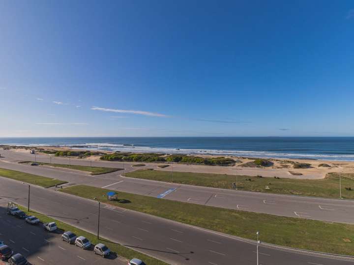 Apartamento en venta en Rambla Lorenzo Batlle Pacheco, Punta Del Este