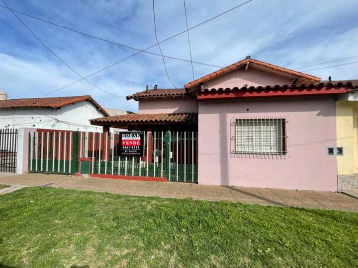 Casa en venta en Ricardo Güiraldes, Villa Luzuriaga