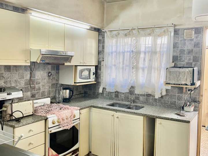 Departamento en venta en Gobernador Costa, 302, Buenos Aires