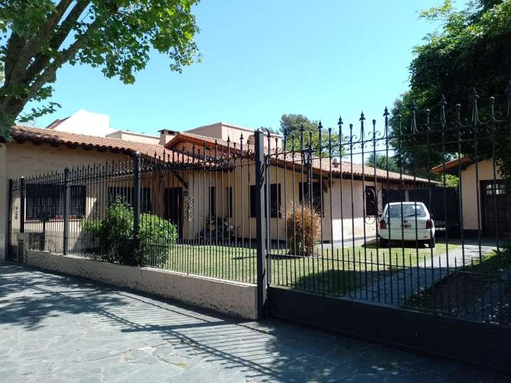 Casa en venta en Almirante Brown, 1923, Buenos Aires