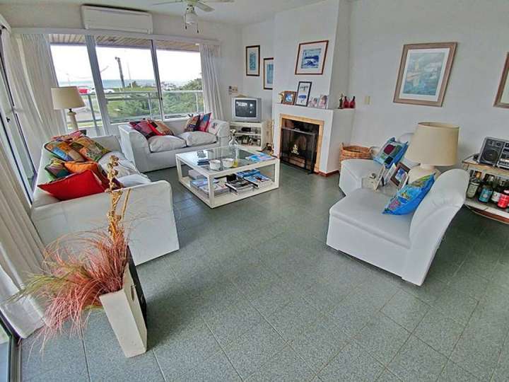 Apartamento en venta en Pinares, Maldonado