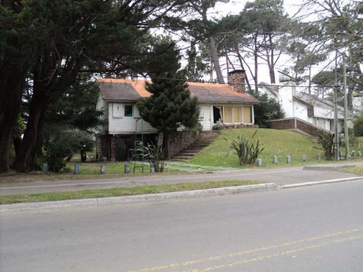 Terreno en venta en Avenida Orlando Pedragosa Sierra, Punta Del Este