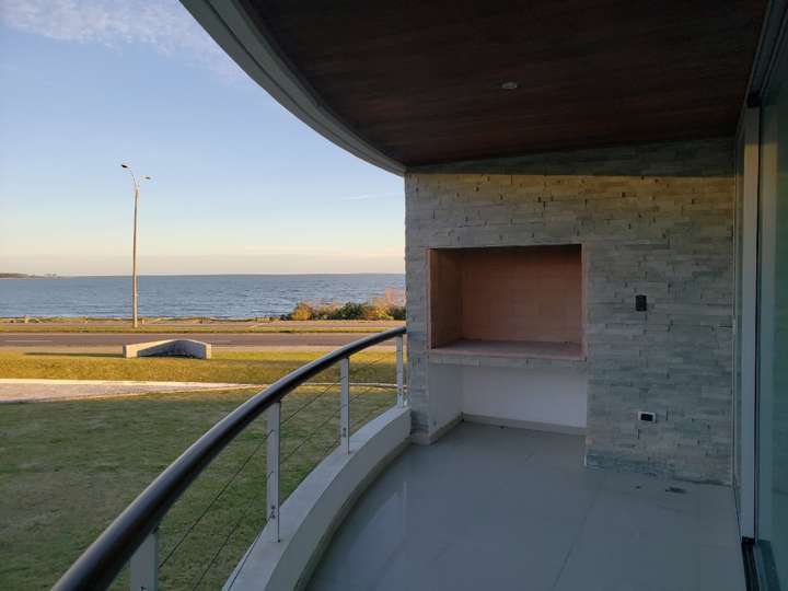 Apartamento en venta en Pinares, Maldonado