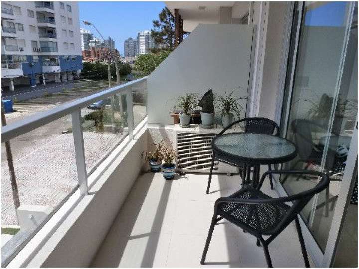 Apartamento en venta en Yolo, Punta Del Este