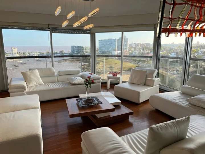 Apartamento en venta en Rambla Armenia, Montevideo