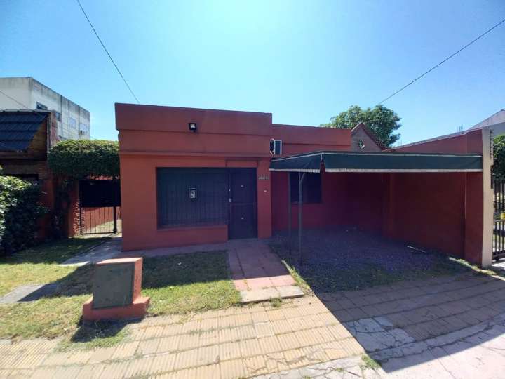 Casa en venta en Mariano Santamaría, 1242, Villa Luzuriaga