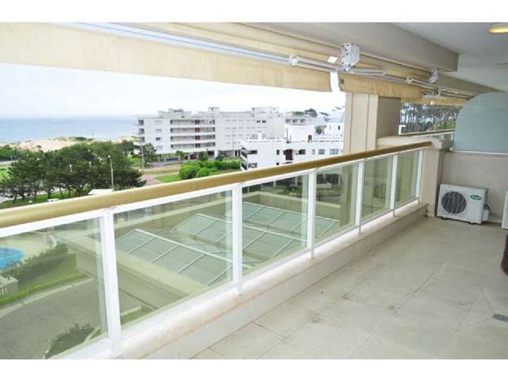 Apartamento en venta en Avenida Francisco Acuña de Figueroa, Maldonado