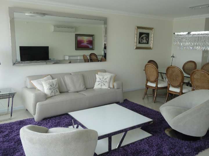 Apartamento en venta en Rambla Lorenzo Batlle Pacheco, Punta Del Este