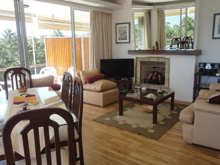 Apartamento en venta en Avenida Orlando Pedragosa Sierra, Punta Del Este