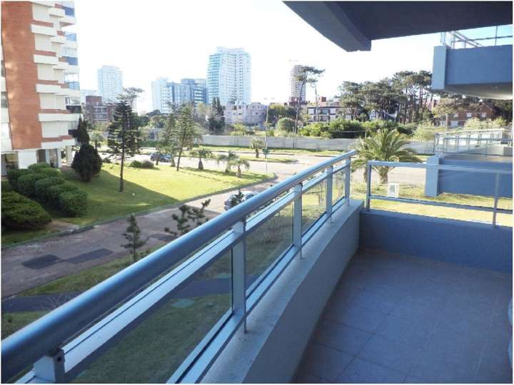 Apartamento en venta en Avenida Chiverta, Punta Del Este