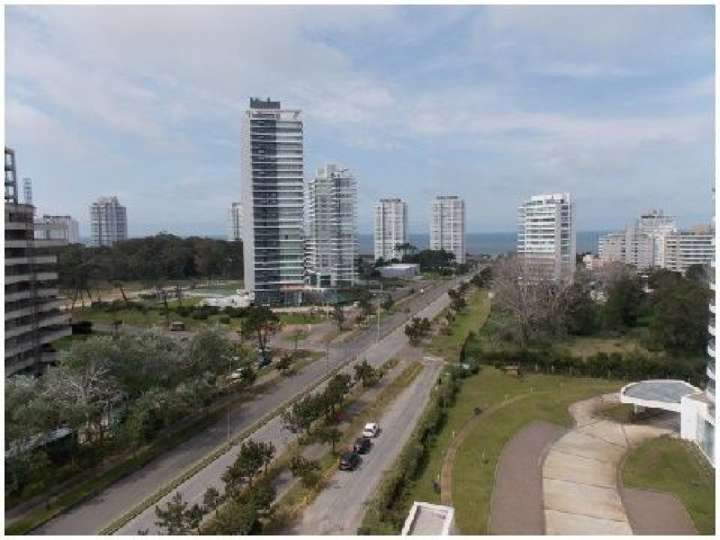 Apartamento en venta en Avenida San Remo, Punta Del Este
