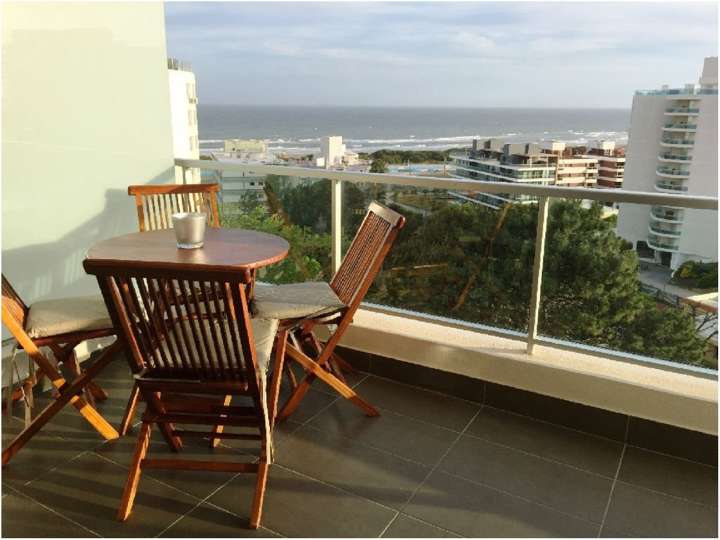 Apartamento en venta en Biarritz, Punta Del Este
