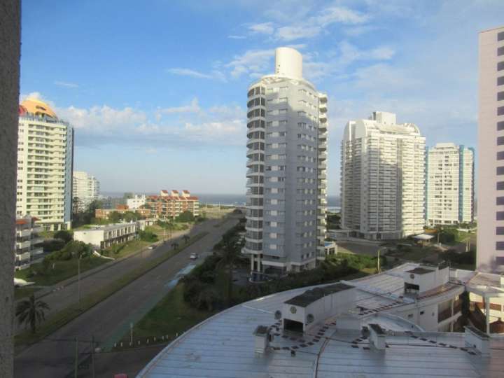 Apartamento en venta en Avenida Chiverta, Punta Del Este