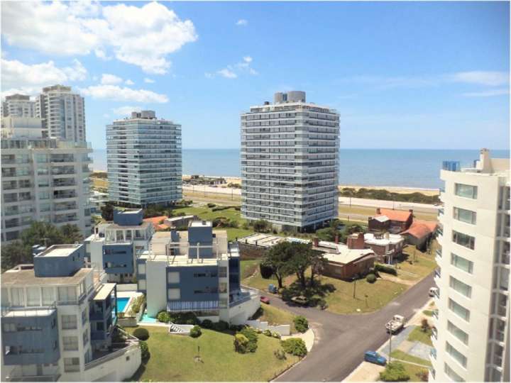 Apartamento en venta en Biarritz, Punta Del Este