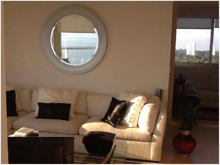 Apartamento en venta en Avenida Los Alpes, Punta Del Este