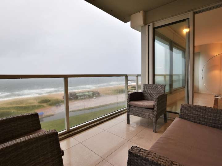 Apartamento en venta en Rambla Lorenzo Batlle Pacheco, Punta Del Este