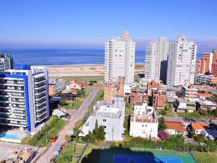 Apartamento en venta en Avenida Chiverta, Punta Del Este