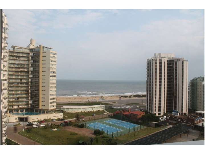 Apartamento en venta en Avenida Chiverta, Punta Del Este
