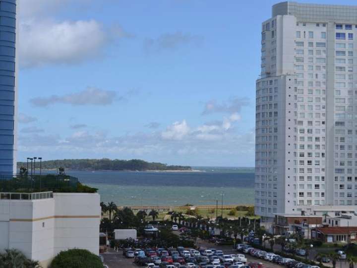 Apartamento en venta en Avenida Francia, Punta Del Este