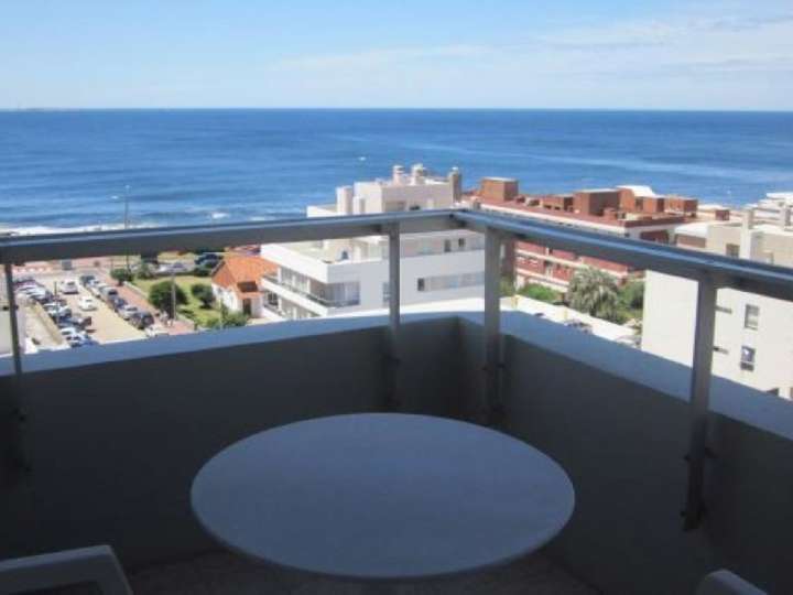 Apartamento en venta en El Mesana (Calle 24), Punta Del Este