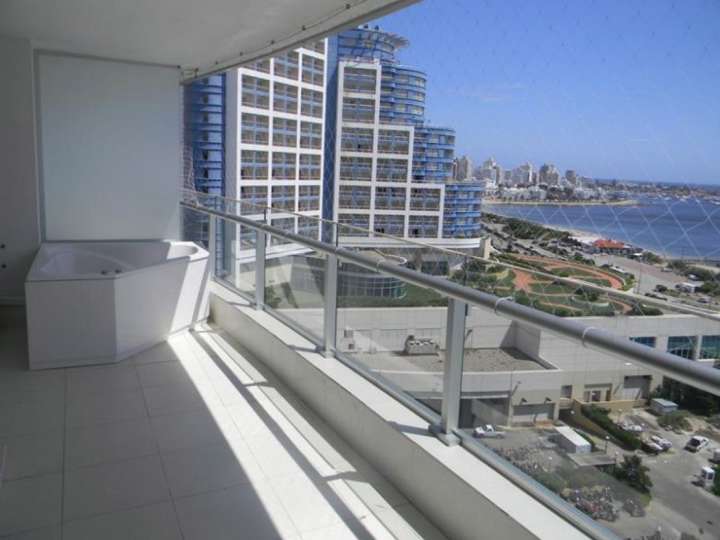 Apartamento en venta en Biarritz, Punta Del Este