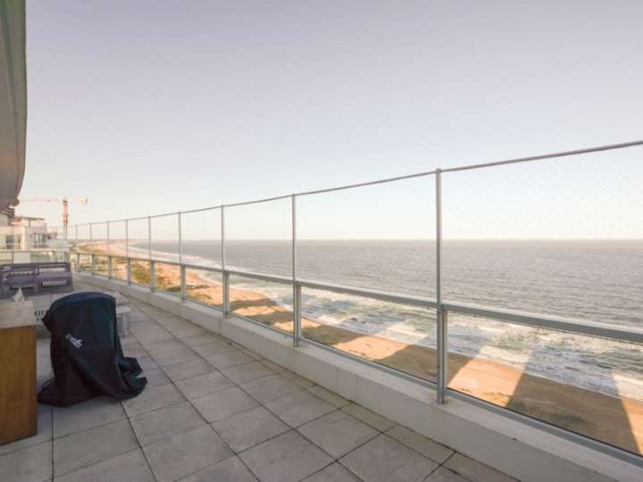 Apartamento en venta en Rambla Lorenzo Batlle Pacheco, Punta Del Este